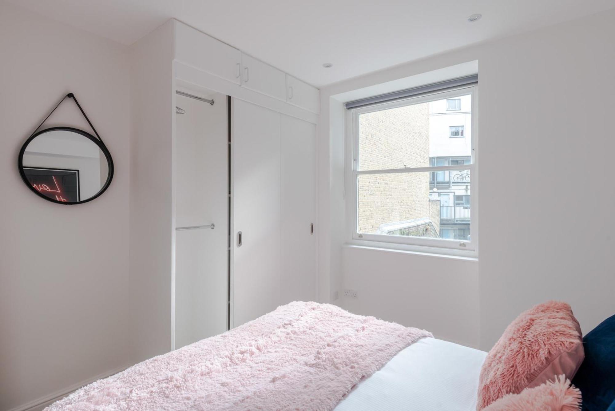 The Sensual Breeze - Fitzrovia - Frankie Says Apartment ลอนดอน ภายนอก รูปภาพ
