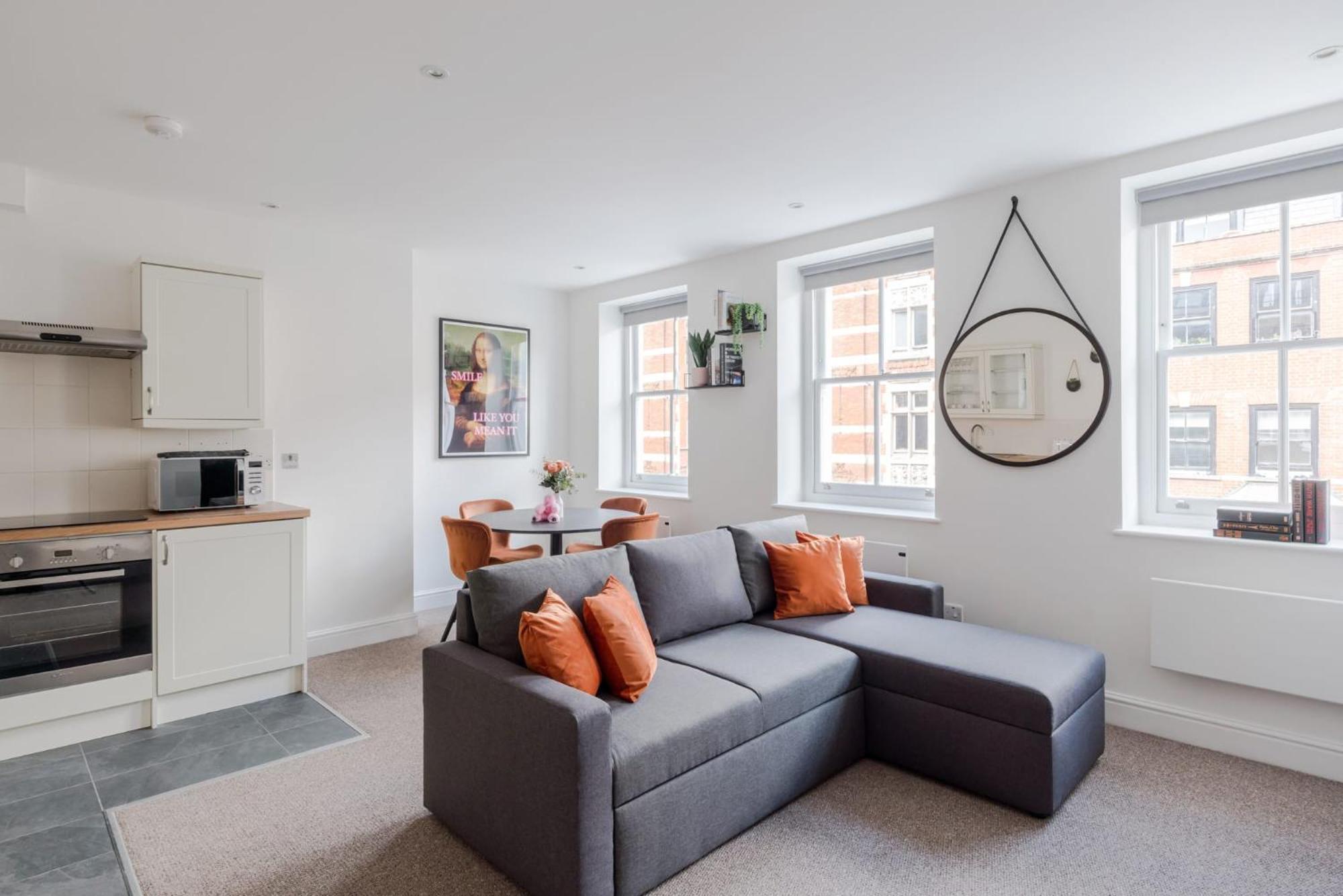 The Sensual Breeze - Fitzrovia - Frankie Says Apartment ลอนดอน ภายนอก รูปภาพ