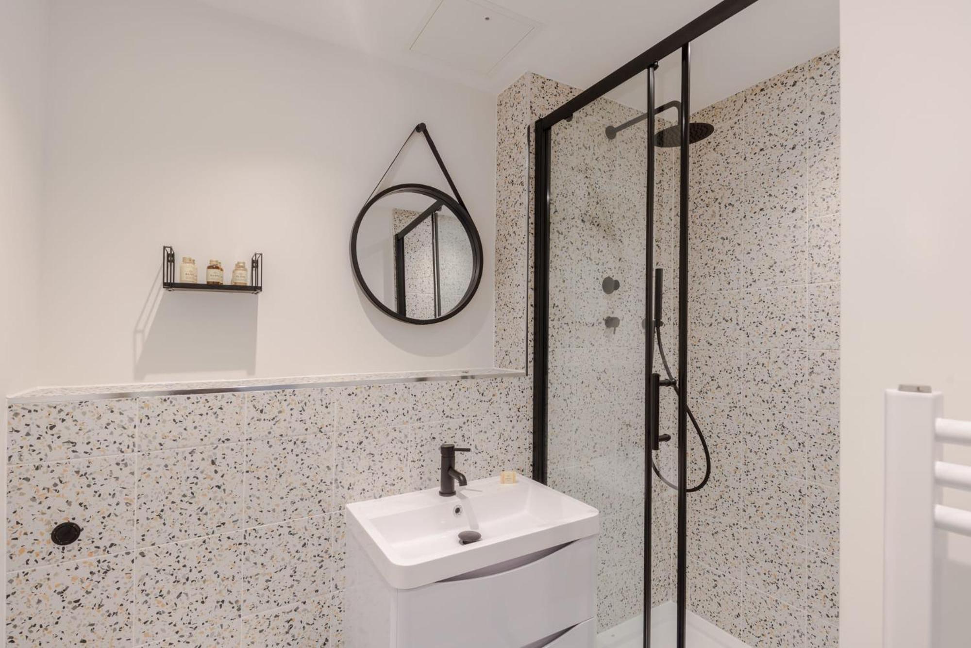 The Sensual Breeze - Fitzrovia - Frankie Says Apartment ลอนดอน ภายนอก รูปภาพ