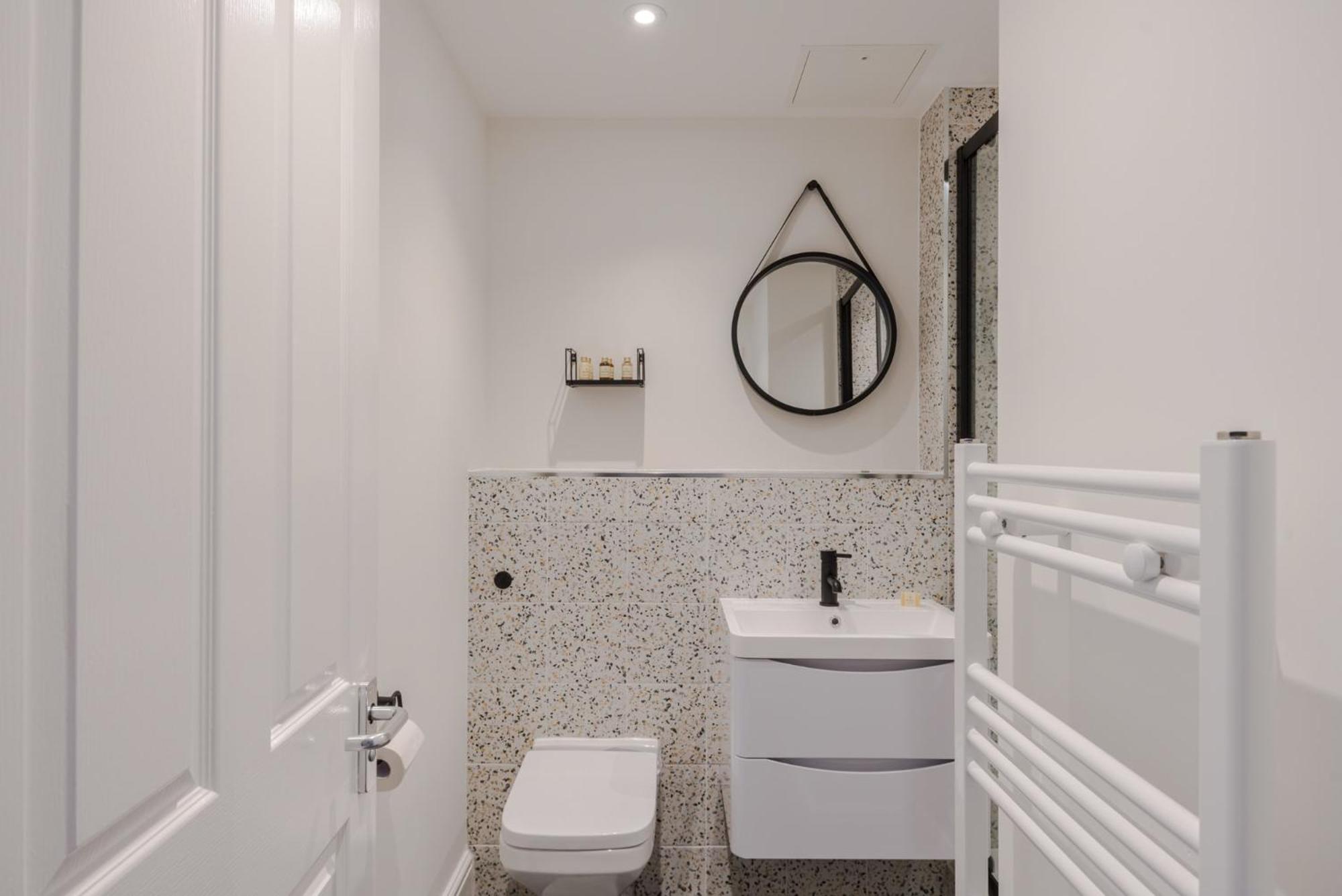 The Sensual Breeze - Fitzrovia - Frankie Says Apartment ลอนดอน ภายนอก รูปภาพ