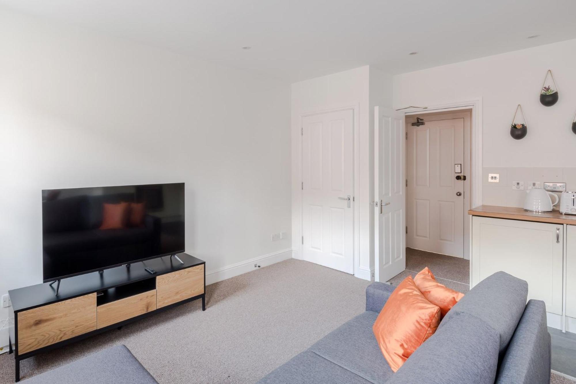 The Sensual Breeze - Fitzrovia - Frankie Says Apartment ลอนดอน ภายนอก รูปภาพ