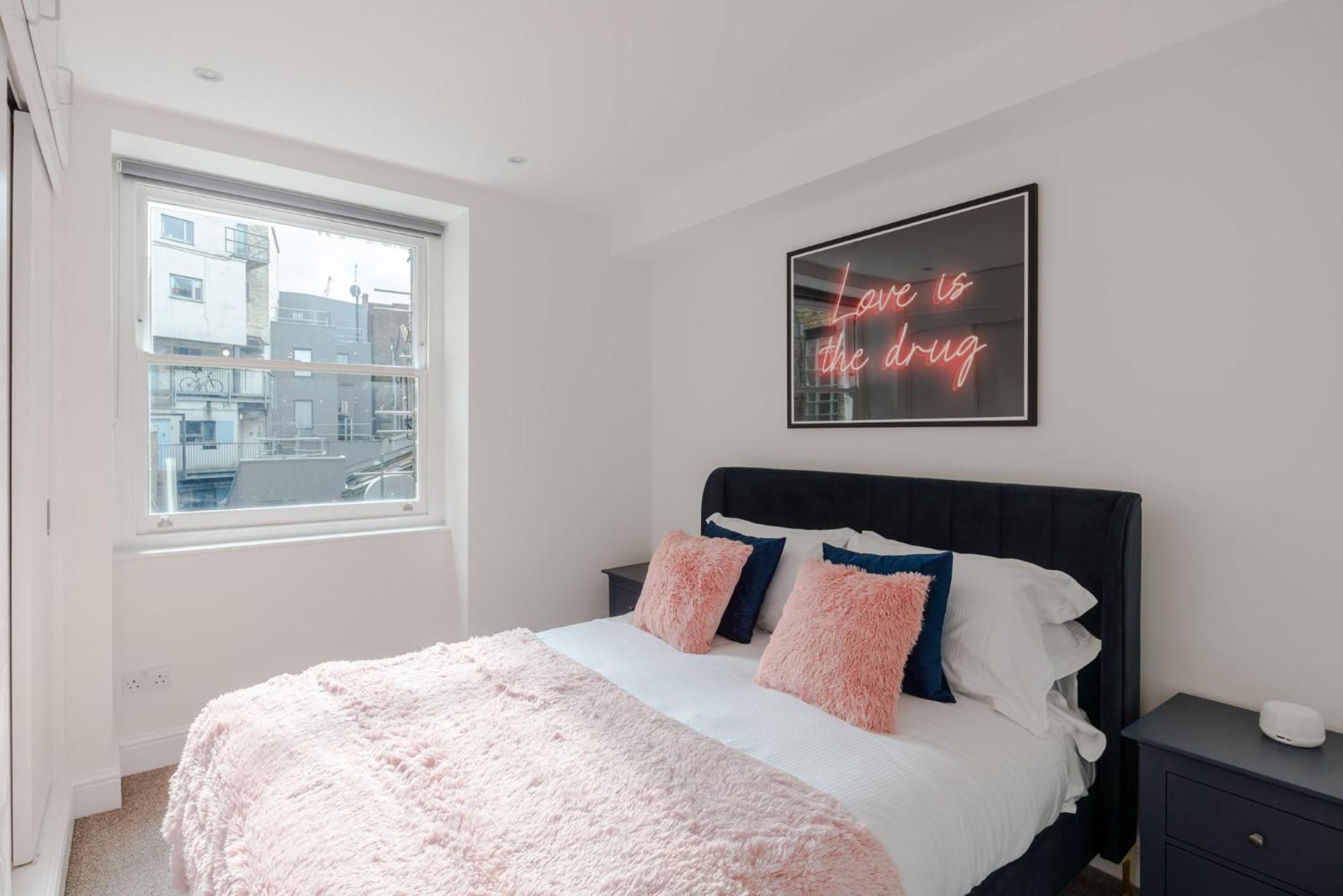 The Sensual Breeze - Fitzrovia - Frankie Says Apartment ลอนดอน ภายนอก รูปภาพ